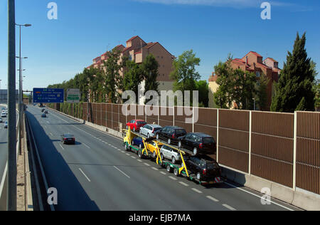 Barriere acustiche sulla strada, Siviglia, regione dell'Andalusia, Spagna, Europa Foto Stock