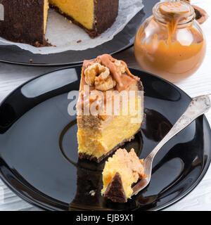 Cheesecake alla zucca con dadi Foto Stock