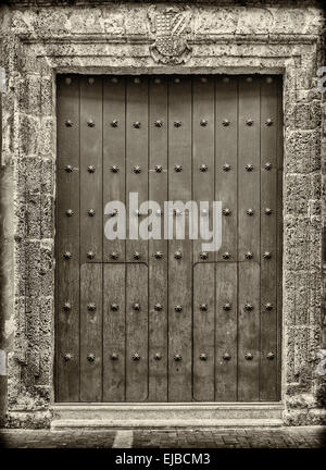 Close-up di vecchie porte Cartagena, Colombia Foto Stock