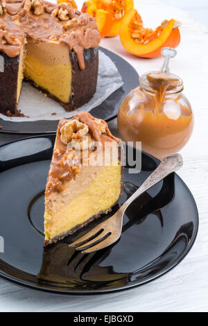 Cheesecake alla zucca con dadi Foto Stock