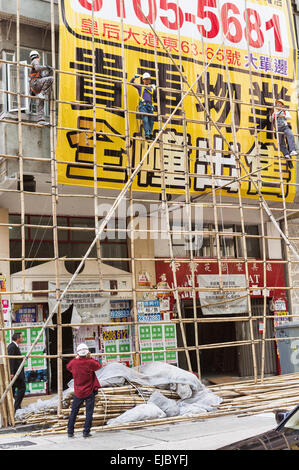 Il bambù ponteggi utilizzati nella costruzione Foto Stock