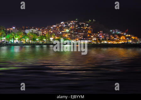 Vista notturna di Kusadasi Turchia Foto Stock