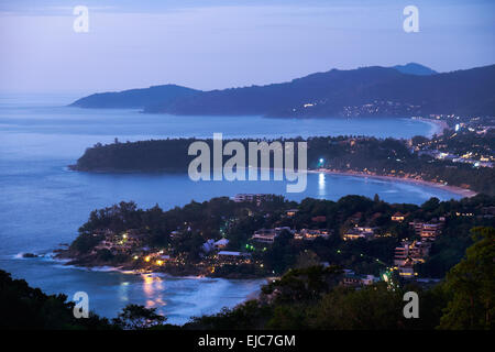 Tramonto nella costa occidentale dell'isola di Phuket Foto Stock