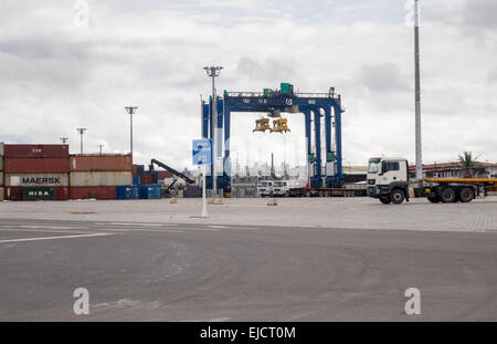 Moderna porta espanso in Bata EG Foto Stock