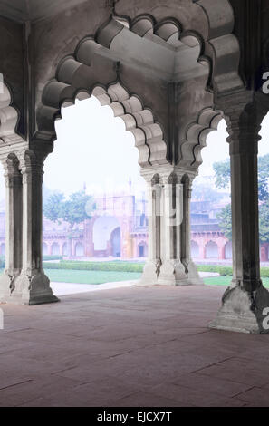 Pilastro Gallery di Agra Fort, Uttar Pradesh, India Foto Stock