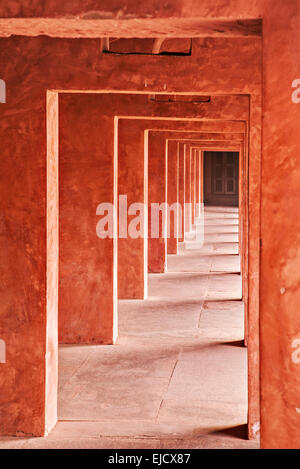 Passaggio arcuato in Charbagh, o Giardini Mughal Foto Stock