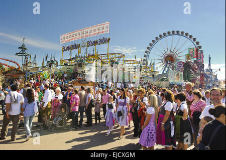 La grande ruota a Oktoberfest a Monaco di Baviera Foto Stock