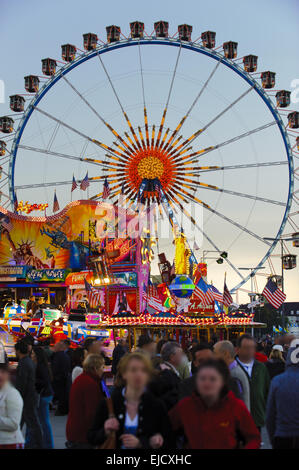 La grande ruota a Oktoberfest a Monaco di Baviera Foto Stock