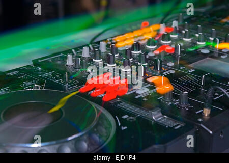 DJ stand nel club candelette Foto Stock