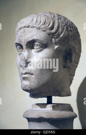 Ritratto di Costantino o di uno dei suoi figli. Il marmo. Prima del 330 D.C.. Dall'Esquilino. Musei Capitolini. Roma. L'Italia. Foto Stock