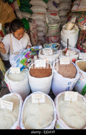 Cambogia Siem Reap, il vecchio mercato, riso Shop Display Foto Stock