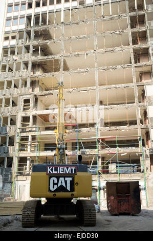 Ristrutturazione di una torre residenziale blocco, Dusseldorf, Germania. Foto Stock