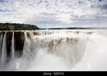 Argentina, Iguazu Falls National Park, La Garganta el Diablo cascata Foto Stock