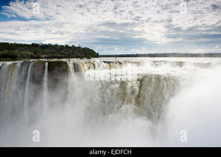 Argentina, Iguazu Falls National Park, La Garganta el Diablo cascata Foto Stock