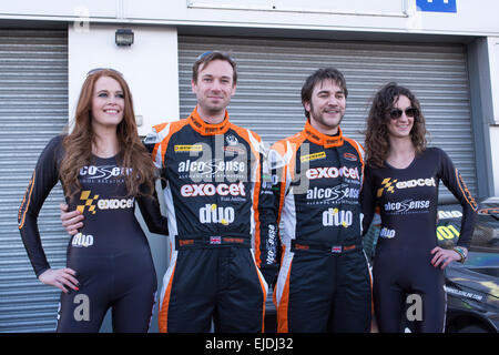 Castle Donington, UK. Il 24 marzo 2015. Rob Austin e Hunter Abbott di Rob Austin Racing durante il 2015 Dunlop MSA British Touring Car Championship media giornata a Donington Park il 24 marzo 2015 a Castle Donington, Inghilterra. Credito: Gergo Toth/Alamy Live News Foto Stock