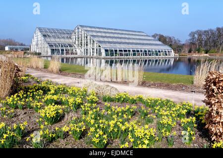 Esterno del Glasshouse at Wisley giardino dell'orticultura Surrey Foto Stock