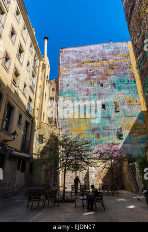 Tranquilla piazza nel centro storico di Barcellona, in Catalogna, Spagna Foto Stock