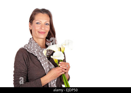 Bella donna con fioritura cala fiori Foto Stock