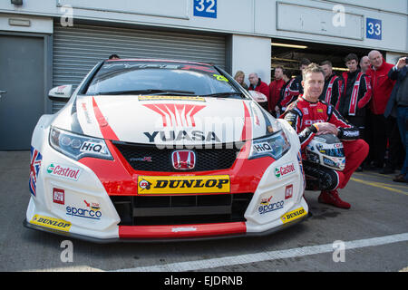 Castello di Donnington, UK. Il 24 marzo 2015. Matt Neal di Honda/Team Dynamics durante il 2015 Dunlop MSA British Touring Car Championship media giornata a Donington Park il 24 marzo 2015 a Castle Donington, Inghilterra. Credito: Gergo Toth/Alamy Live News Foto Stock