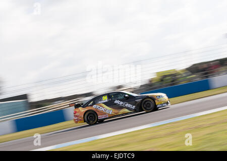 Castello di Donnington, UK. Il 24 marzo 2015. Hunter Abbott in Rob Austin Racing Audi A4 in azione durante il 2015 Dunlop MSA British Touring Car Championship media giornata a Donington Park il 24 marzo 2015 a Castle Donington, Inghilterra. Credito: Gergo Toth/Alamy Live News Foto Stock