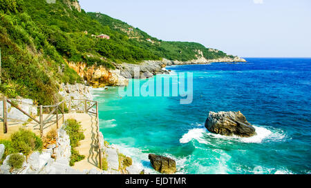 Mylopotamos beach, Pelion, Grecia. Spiaggia di Mylopotamos vicino villaggio Tsagarada Pelio, una delle più belle spiagge greche Foto Stock