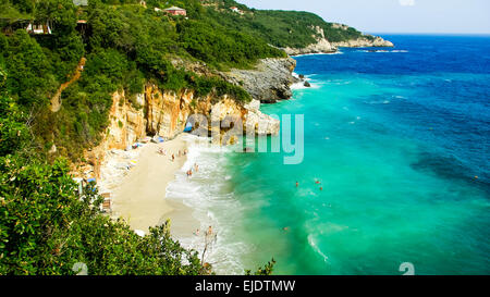 Mylopotamos beach, Pelion, Grecia. Spiaggia di Mylopotamos vicino villaggio Tsagarada Pelio, una delle più belle spiagge greche Foto Stock