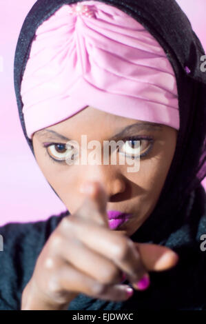 Keniote donna musulmana in studio di impostazione Foto Stock