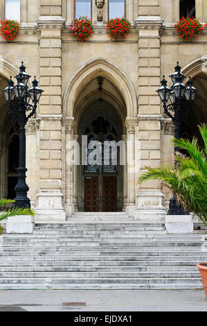 L'esterno neo gotico del Rathaus (Municipio) di Vienna in Austria. Foto Stock