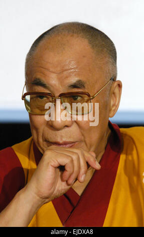 Leader spirituale buddista Dalai Lama partecipa al Forum 2000 Conferenza di Praga Repubblica Ceca, il 10 settembre 2006. Foto Stock