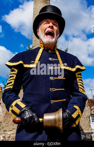 Il Town Crier, Alfriston, Sussex, Regno Unito Foto Stock