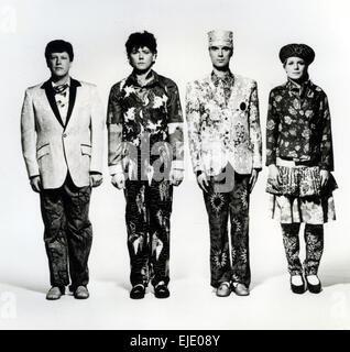 Teste parlanti foto promozionale di noi del gruppo rock circa 1983. Da sinistra:Chris Frantz, Jerry Harrison, David Byrne, Tina Weymouth Foto Stock