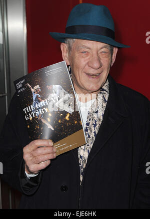 Londra, UK, UK. 24 Mar, 2015. Sir Ian McKellen assiste la notte VIP per la zona nord di balletti interpretazione di "Il grande Gatsby" presso il teatro Sadlers Wells. Credito: Ferdaus Shamim/ZUMA filo/Alamy Live News Foto Stock