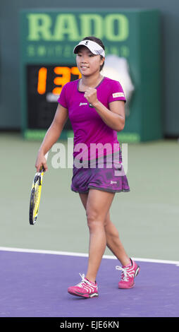 Key Biscayne, FL, Stati Uniti d'America. 24 Mar, 2015. Key Biscayne, FL - marzo 24: Kurumi Nara(JPN) festeggia dopo aver sconfitto Ajla Tomljanovic(CRO) 64 63 al 2015 Miami aperto in Key Biscayne, FL. Fotografo Andrea, Patrono. Credito: Andrea, Patrono/ZUMA filo/Alamy Live News Foto Stock