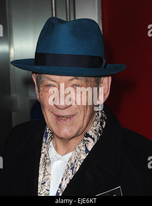 Londra, UK, UK. 24 Mar, 2015. Sir Ian McKellen assiste la notte VIP per la zona nord di balletti interpretazione di "Il grande Gatsby" presso il teatro Sadlers Wells. Credito: Ferdaus Shamim/ZUMA filo/Alamy Live News Foto Stock