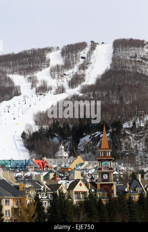 Mont-Tremblant ski resort in Québec, Canada. Foto Stock