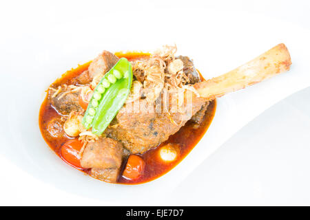 Gourmet Entree principale corso d'agnello mussamun curry Thailandese in stile indiano Foto Stock