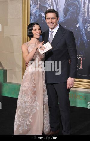 LOS ANGELES, CA - 9 dicembre 2014: Evangeline Lilly & Lee andatura a Los Angeles premiere del loro film "The Hobbit: la Battaglia dei cinque eserciti" presso il Teatro di Dolby, Hollywood. Foto Stock