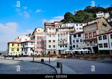 Cudillero è un piccolo villaggio e comune nel Principato delle Asturie Foto Stock