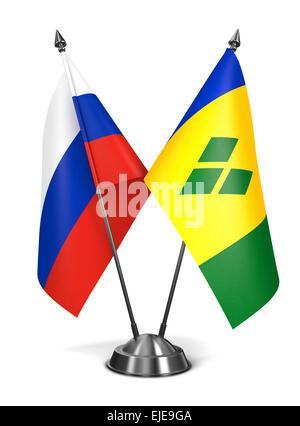 Russia, Saint Vincent e Grenadine - Bandiere in miniatura isolati su sfondo bianco. Foto Stock