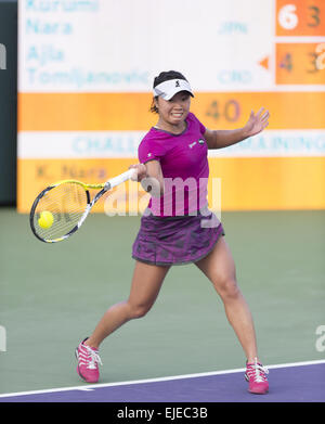 Key Biscayne, FL, Stati Uniti d'America. 24 Mar, 2015. Key Biscayne, FL - marzo 24: Kurumi Nara(JPN) in azione qui sconfigge Ajla Tomljanovic(CRO) 64 63 al 2015 Miami aperto in Key Biscayne, FL. Fotografo Andrea, Patrono/filo di Zuma Credito: Andrea, Patrono/ZUMA filo/Alamy Live News Foto Stock