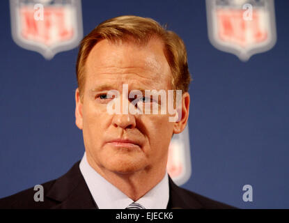 Signor Commissario NFL Roger Goodell tiene una conferenza stampa presso l'Hotel Hilton per discutere il raggio incidente di riso, ammettendo che egli "sbagliato", e pegno che egli sarà "Get it Right, andando avanti.' dotate di: Roger Goodell dove: New York City, New Yor Foto Stock