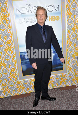 LOS ANGELES, CA - 4 Novembre 2014: Jeff Daniels presso la stagione tre premiere della sua serie HBO " Notizie " al Directors Guild of America Theatre, West Hollywood. Foto Stock