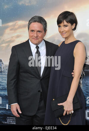 LOS ANGELES, CA - Ottobre 26, 2014: Paramount Pictures boss Brad Gray & moglie a Los Angeles prima di interstellare a TCL Chinese Theatre, Hollywood. Foto Stock