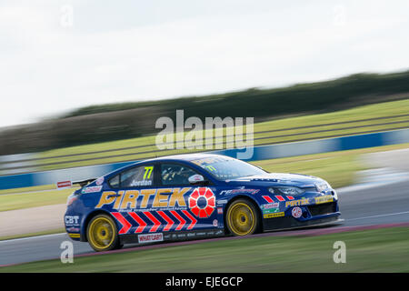 Donington Park, il Castello di Donnington, UK. Il 24 marzo 2015. Andrew Jordan in la Triple Eight MG 6GT in azione durante il 2015 Dunlop MSA British Touring Car Championship media giornata a Donington Park il 24 marzo 2015 a Castle Donington, Inghilterra. (Foto di gergo Toth/Alamy Live News) Foto Stock