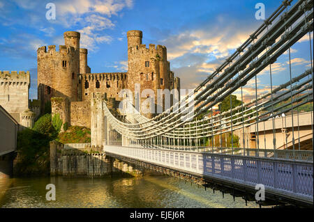 Il medievale Conwy Castle costruito 1283 per Edward 1st, un sito Patrimonio Mondiale dell'UNESCO, Conwy, Galles Foto Stock