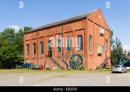 La casa del motore per il piazzale della miniera di avvolgimento a ingranaggi Astley Green Colliery Museum. L'ex miniera di carbone si trova nel villaggio di Astley, Foto Stock