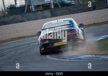 Donington Park, il Castello di Donnington, UK. Il 24 marzo 2015. Jason Plato nel Team BMR's Volkswagen CC in azione durante il 2015 Dunlop MSA British Touring Car Championship media giornata a Donington Park il 24 marzo 2015 a Castle Donington, Inghilterra. (Foto di gergo Toth/Alamy Live News) Foto Stock