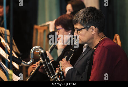 Musicisti di Vitebsk orchestra sinfonica in una sala da concerto. Foto Stock