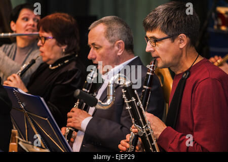 Musicisti di Vitebsk orchestra sinfonica in una sala da concerto. Foto Stock