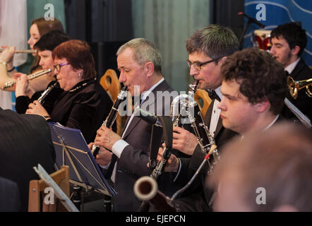 Musicisti di Vitebsk orchestra sinfonica in una sala da concerto. Foto Stock